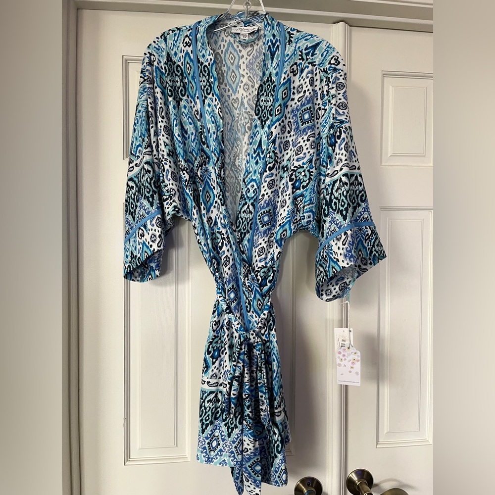 In Bloom Blue and White Patterned Kimono Robe